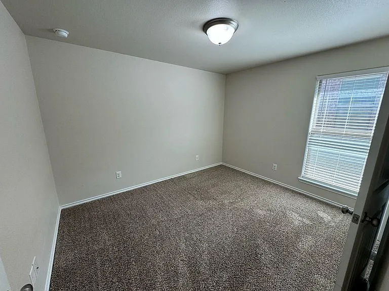 903 Yancy St — Photo 9