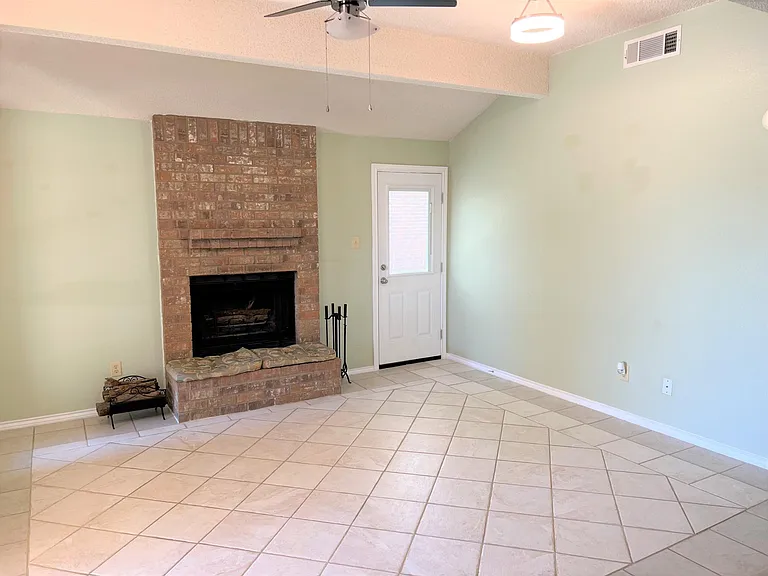 505 Valley Spring Dr — Photo 5