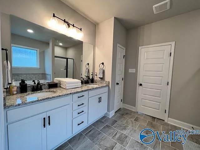 136 Gardencove Cir — Photo 30