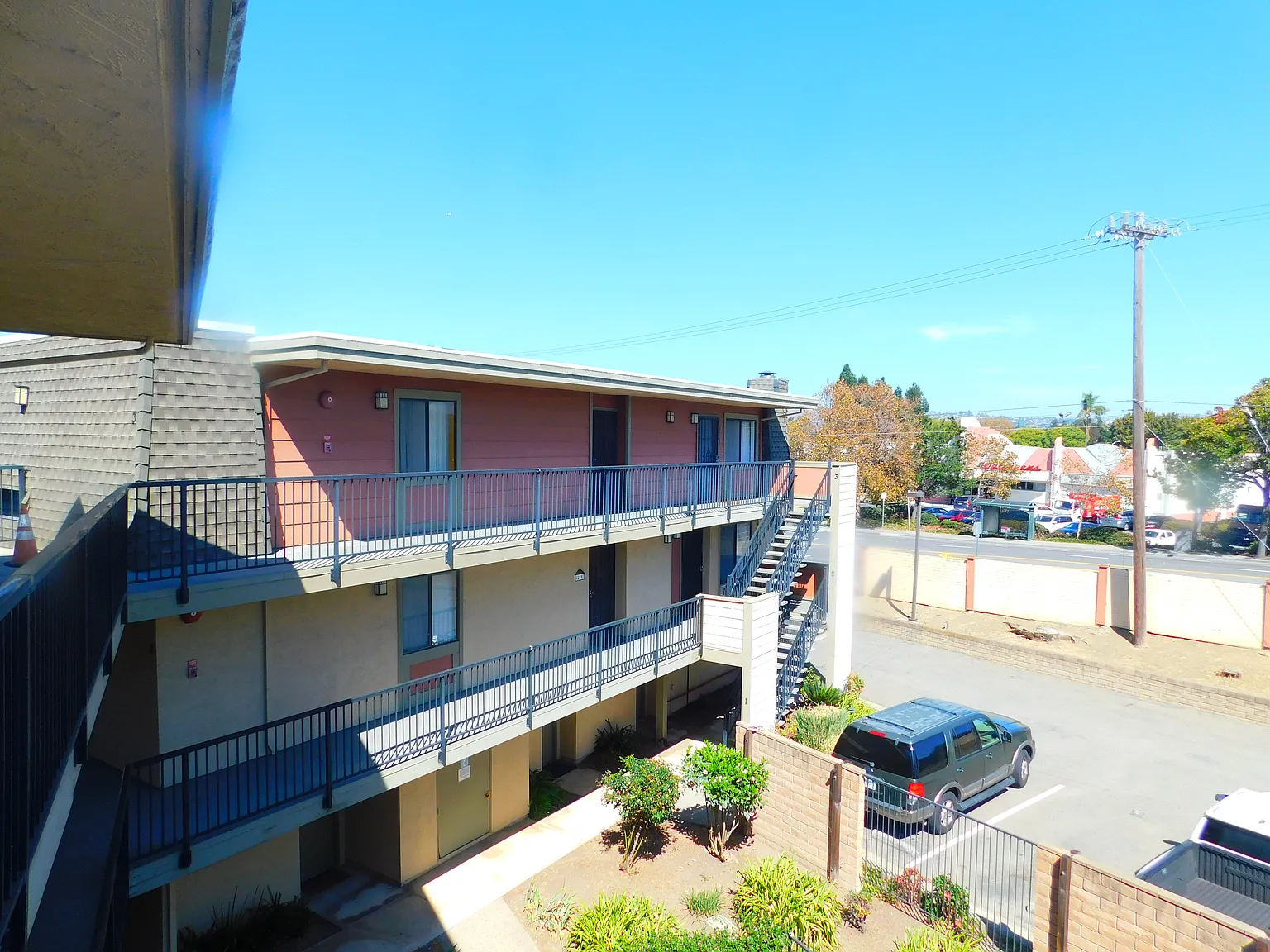 2 bed, 1010 sqft, $2,600 — Photo 3