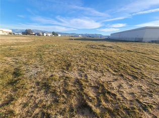 1 Malaki Rd, Apple Valley, CA 92308