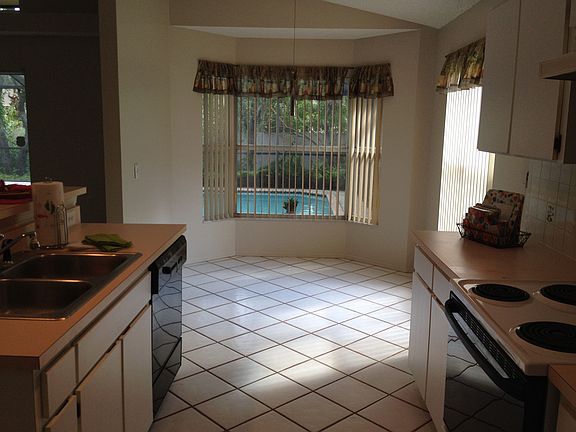 Kitchen with nook
