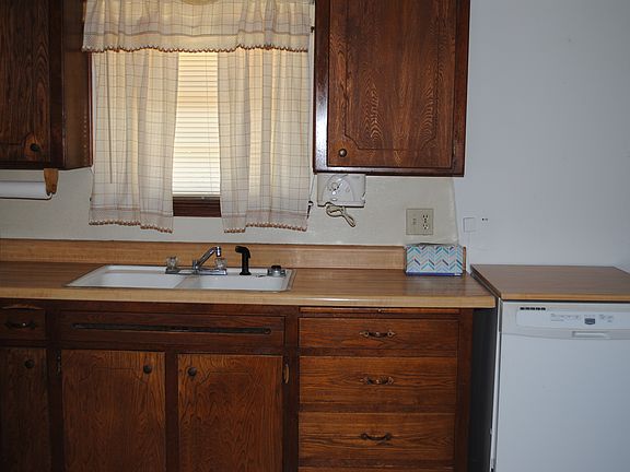 5th image of 713 N Dillon Ave