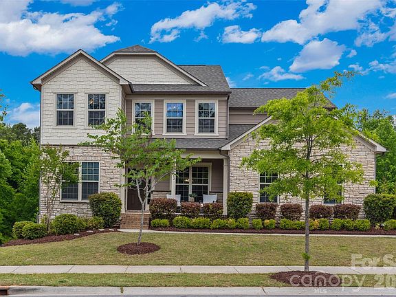 2nd image of 2862 Creekview Dr