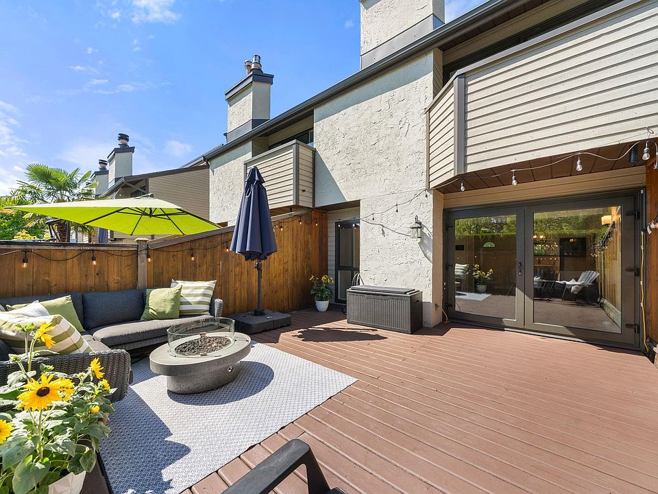 1st image of 220 E 11th St #18
