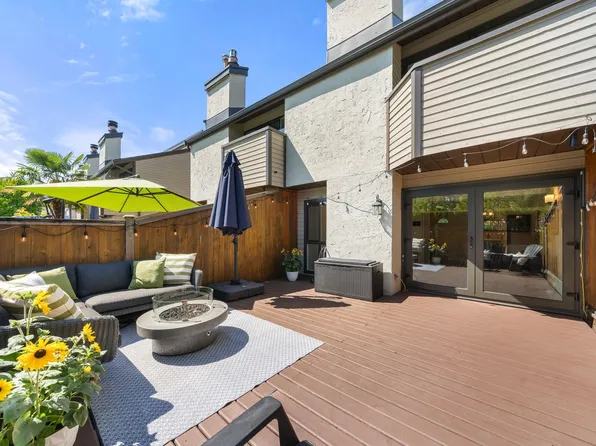 220 E 11th St #18, North Vancouver, BC V7L 2G7
