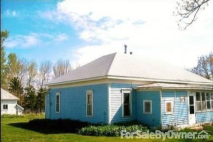 Looking north east
						:
						to left is dead end street. garage is behind to l. F & b porches have storage.
