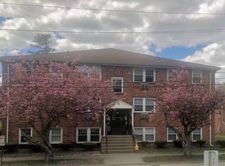 4 Carriage Hill Rd APT 21, Amesbury, MA 01913