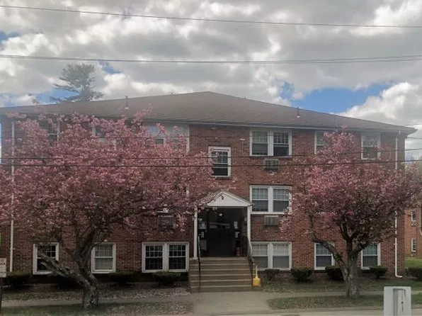 4 Carriage Hill Rd APT 21, Amesbury, MA 01913
