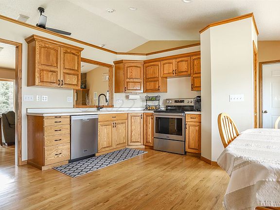 5th image of 1660 Birchwood Dr E