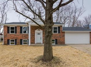 108 Saturn Dr, Godfrey, IL 62035