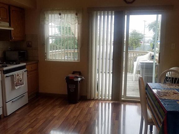 4th image of 5 Arlington Ave