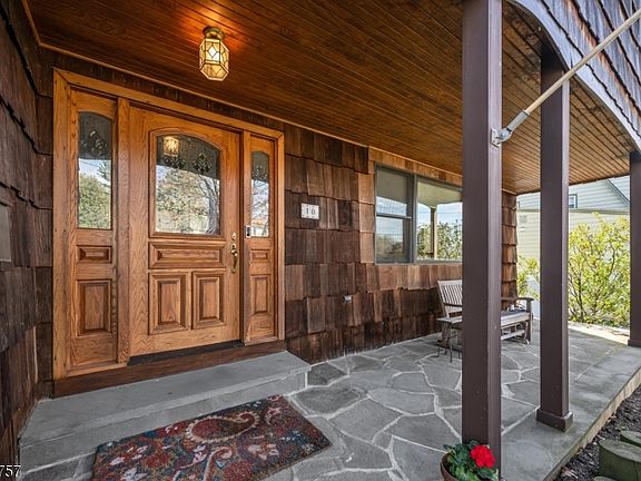 2nd image of 10 Woodmere Rd