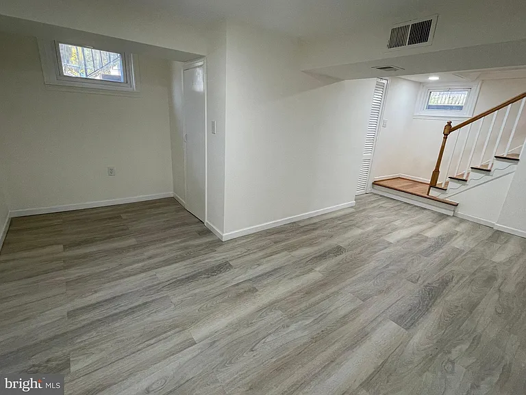 2924 Marshall St — Photo 34