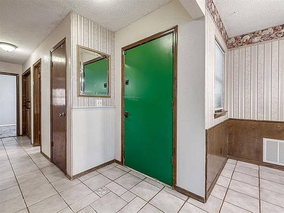 5th image of 741 W Elder Dr