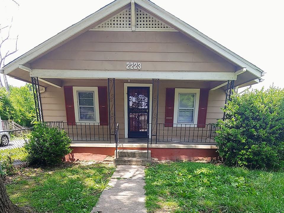 1st image of 2223 Chicago Ave