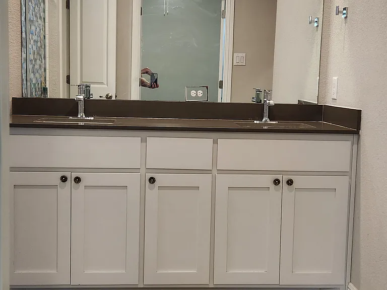 2 sinks