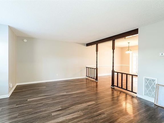 3rd image of 8229 MALVERN CIRCLE