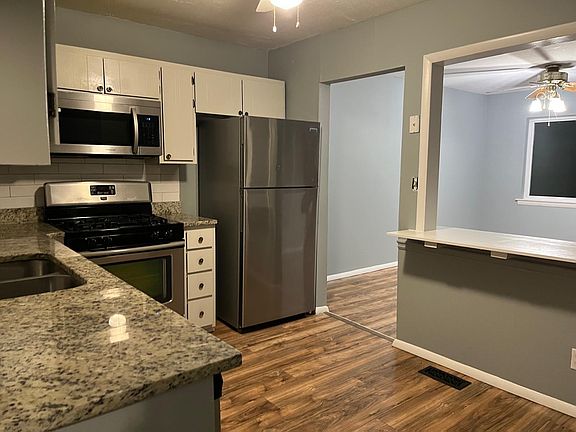 3rd image of 30 Sandalwood Cir