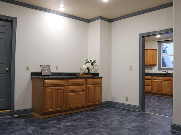 3rd image of 637 W 5th St #639
