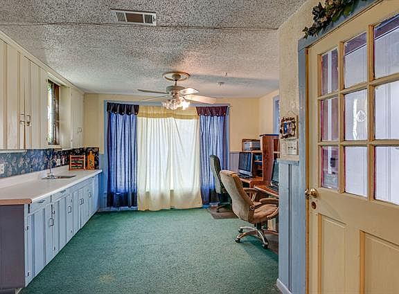 3rd image of 5925 Tackett Ct