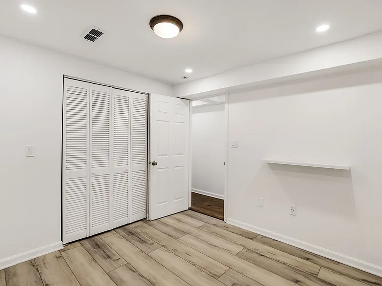 1377 Quincy St NW — Photo 10