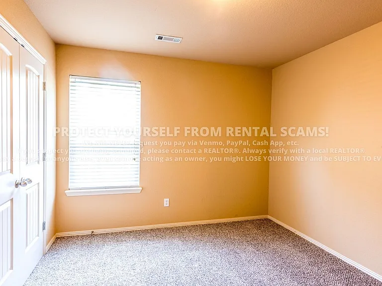 4334 W Pecan St — Photo 8