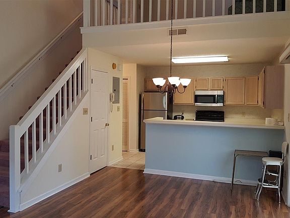 5th image of 611 S 13th Ave. N #178
