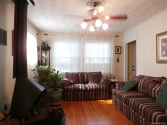 3rd image of 157 E Robinson Pl