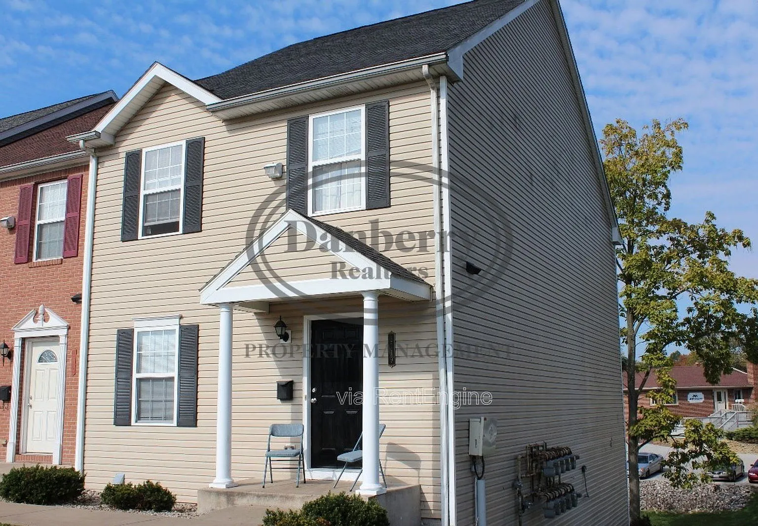 6 bed, 3.5 bath, 2500 sqft, $2,700 — Photo 1