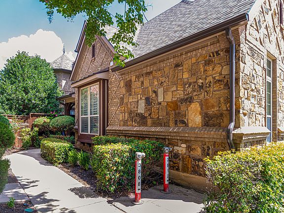 3rd image of 3812 Bur Oak Dr