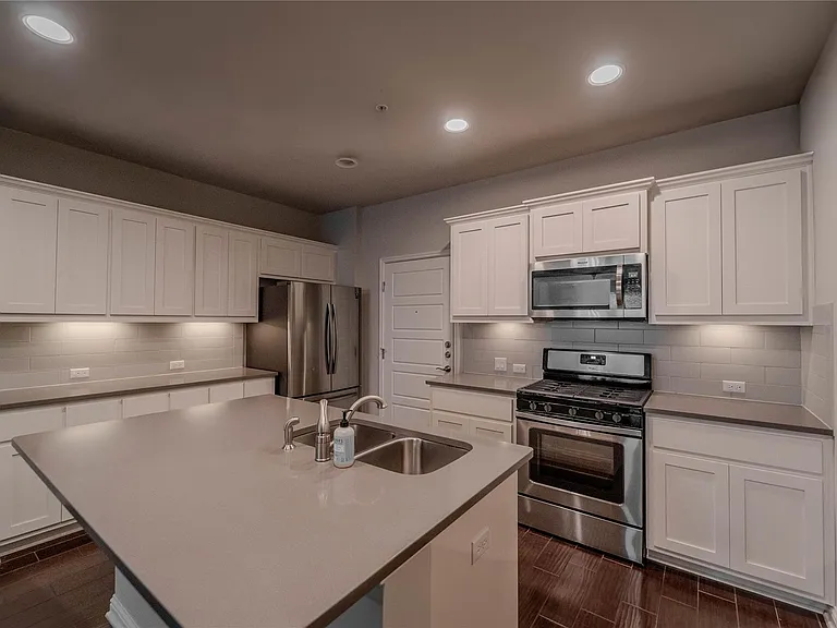 13800 Lyndhurst St #293 — Photo 6