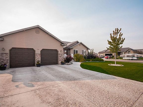 2nd image of 553 Glenwood Cir