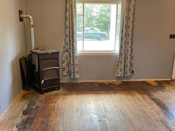 3rd image of 31642 W Front St