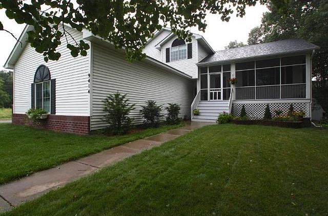 1st image of 9414 Dunkirk St NE