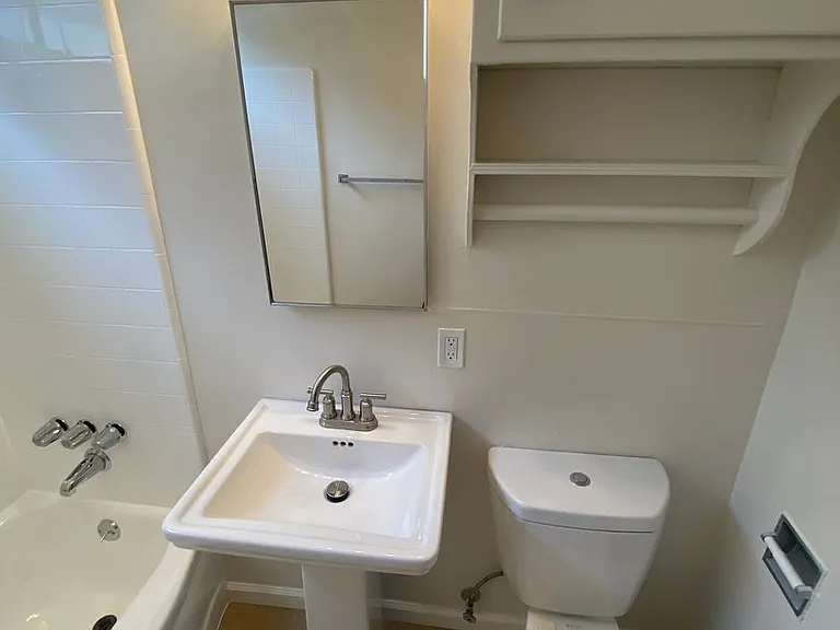 731 — Photo 22