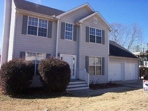 3rd image of 4491 Thornwood Cres