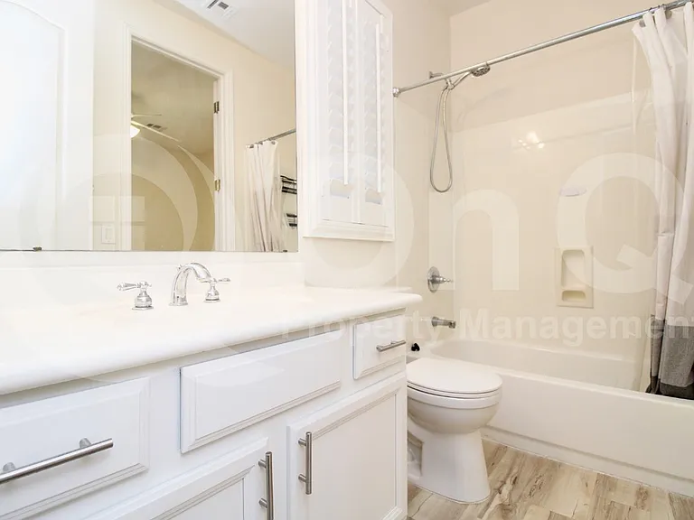 2451 E Honeysuckle Pl — Photo 18