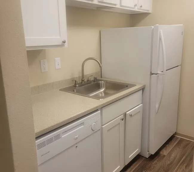 HARTFORD COURT APTS — Photo 7