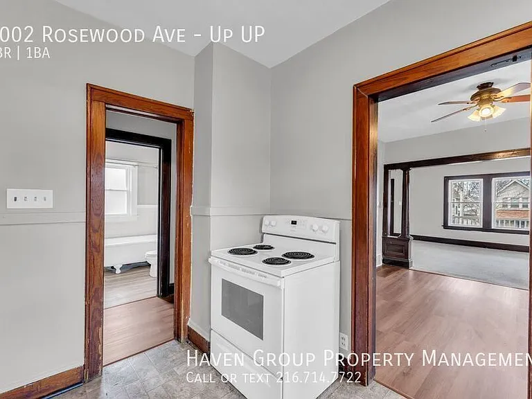 9002 Rosewood Ave #UP UP — Photo 12
