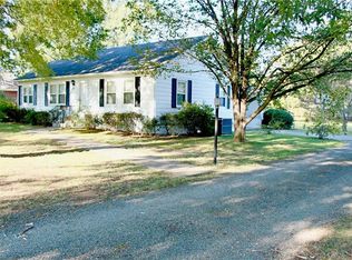 2275 Lee Dr, Burlington, NC 27215