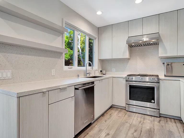 4974 Canoga Ave — Photo 10