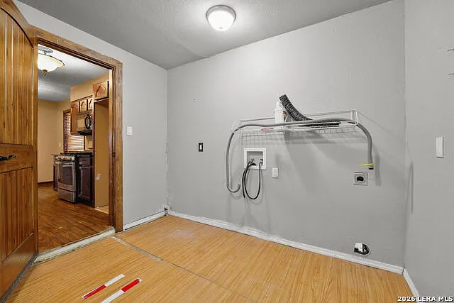 2402 Lake Louise Dr — Photo 12