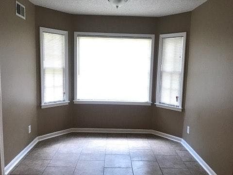 3rd image of 2094 Hampton Hill Dr