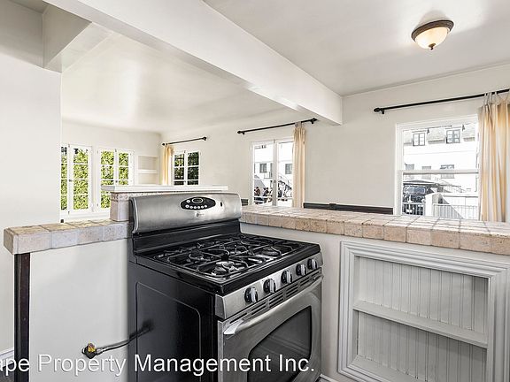 5th image of 1040 Carol Dr