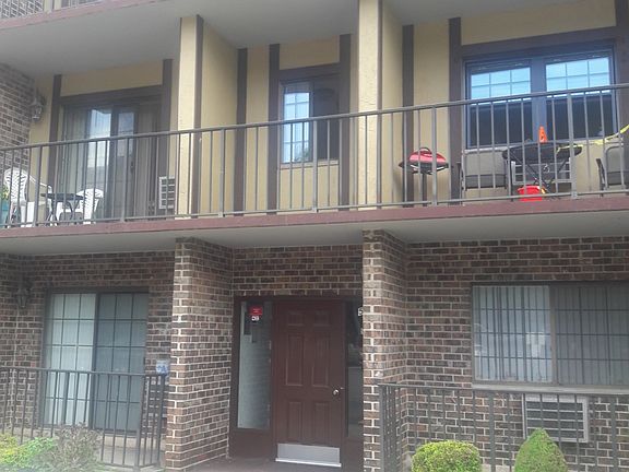 3rd image of 30 Donna Ct APT 4