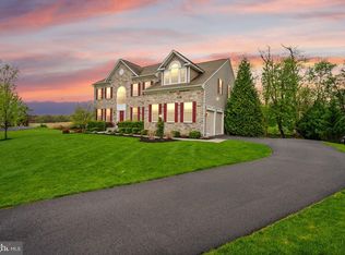 14 Braeburn Ct, Round Hill, VA 20141