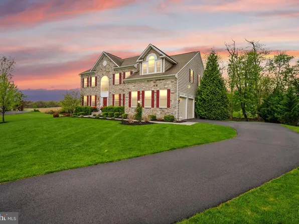 14 Braeburn Ct, Round Hill, VA 20141