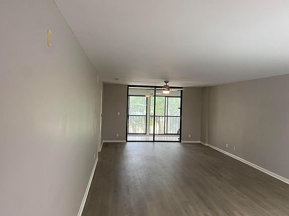 4th image of 15461 Pembridge Drive #306