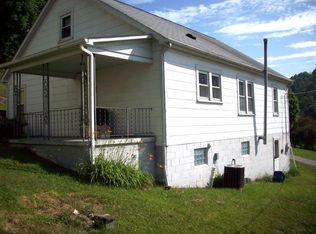 301 N 4th Ave, Clendenin, WV 25045
